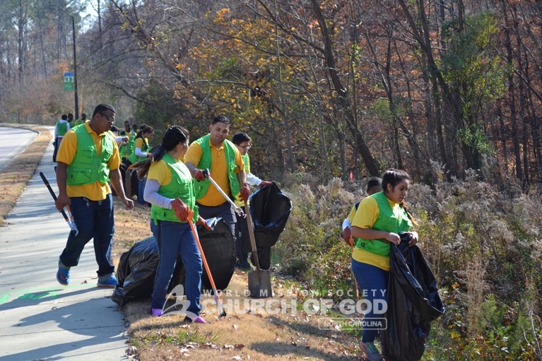 World Mission Society Church of God, wmscog, Mother's Street, cleanup, movement, mother, campaign, trash, garbage, leaves, volunteers, volunteerism, unity, global, world, north carolina, charlotte, durham, raleigh, christian