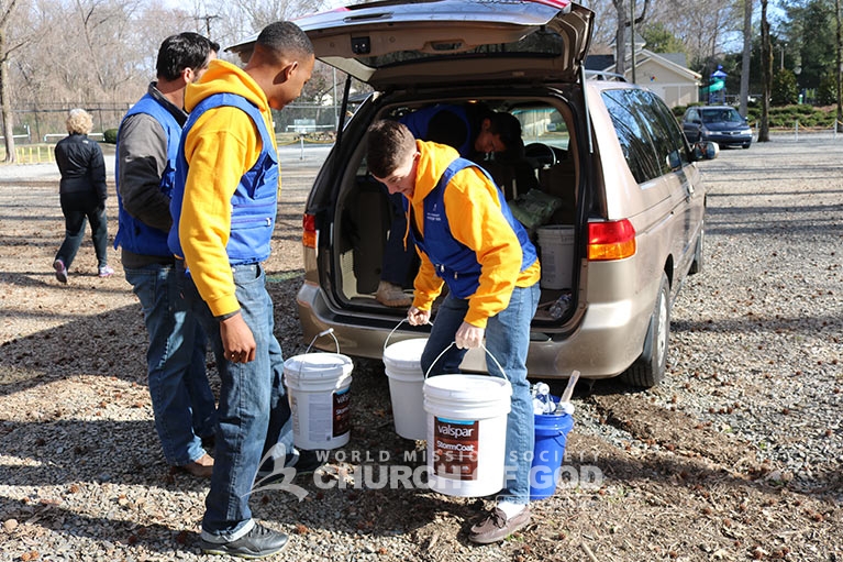 World Mission Society Church of God, WMSCOG, Charlotte, NC, volunteers, graffiti, cleanup, paint, Keep Charlotte Beautiful, Charlotte tunnels