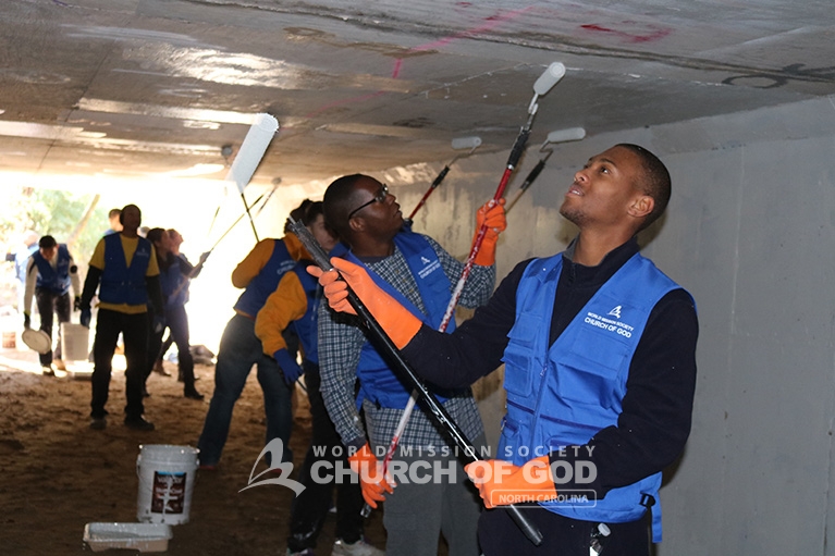 World Mission Society Church of God, WMSCOG, Charlotte, NC, volunteers, graffiti, cleanup, paint, Keep Charlotte Beautiful, Charlotte tunnels