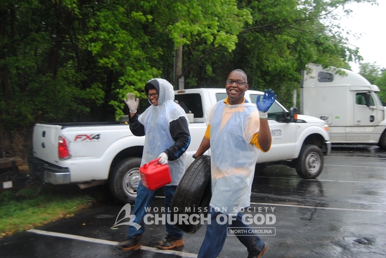 World Mission Society Church of God, WMSCOG, Charlotte, NC, North Carolina, cleanup, scott futrell dr, Charlotte Douglas International Airport, volunteer, community, city, field, garbage, trash
