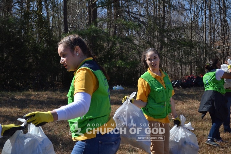 World Mission Society Church of God, wmscog, NC, North Carolina, cleanup, environment, trash, garbage, pollution, litter, volunteerism, volunteer, sparger road, eno river, keep durham beautiful