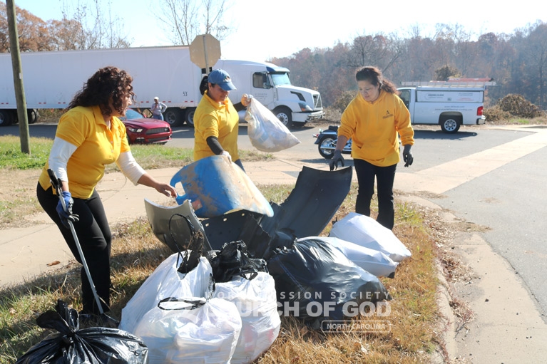 World Mission Society Church of God, wmscog, Mother's Street, cleanup, movement, mother, campaign, trash, garbage, leaves, volunteers, volunteerism, unity, global, world, north carolina, charlotte, durham, raleigh, christian
