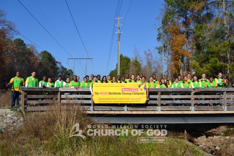 World Mission Society Church of God, wmscog, Mother's Street, cleanup, movement, mother, campaign, trash, garbage, leaves, volunteers, volunteerism, unity, global, world, north carolina, charlotte, durham, raleigh, christian